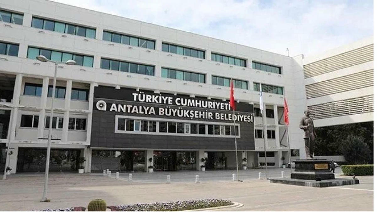 Antalya Büyükşehir Belediyesi'nde sekizinci dalga operasyon: Sekiz kişi gözaltında